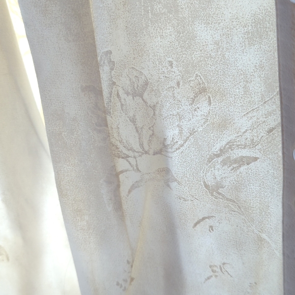 Womens Buttoned Blouse with Subtle Floral Pattern & French Cuffs sz Large - Picture 5 of 8